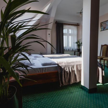Hotel Aslan ทานอฟสเก กูเร ภายนอก รูปภาพ